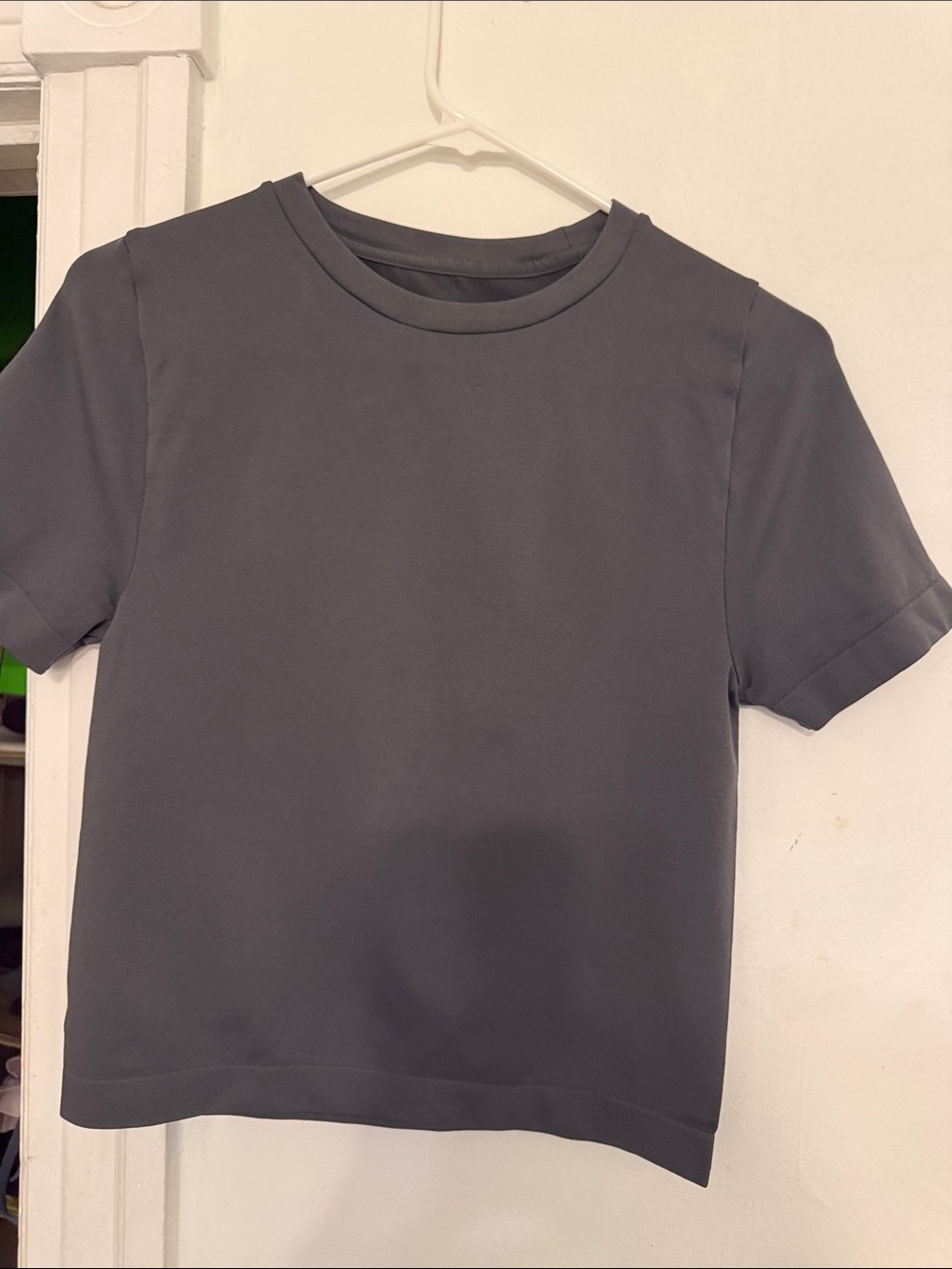 A new day Simple Short-Sleeve Crewneck Top — Charcoal Gray